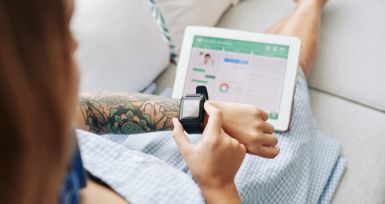 Cómo la pulsera de teleasistencia permite acceder a soluciones M2M/iot para la salud y seguridad